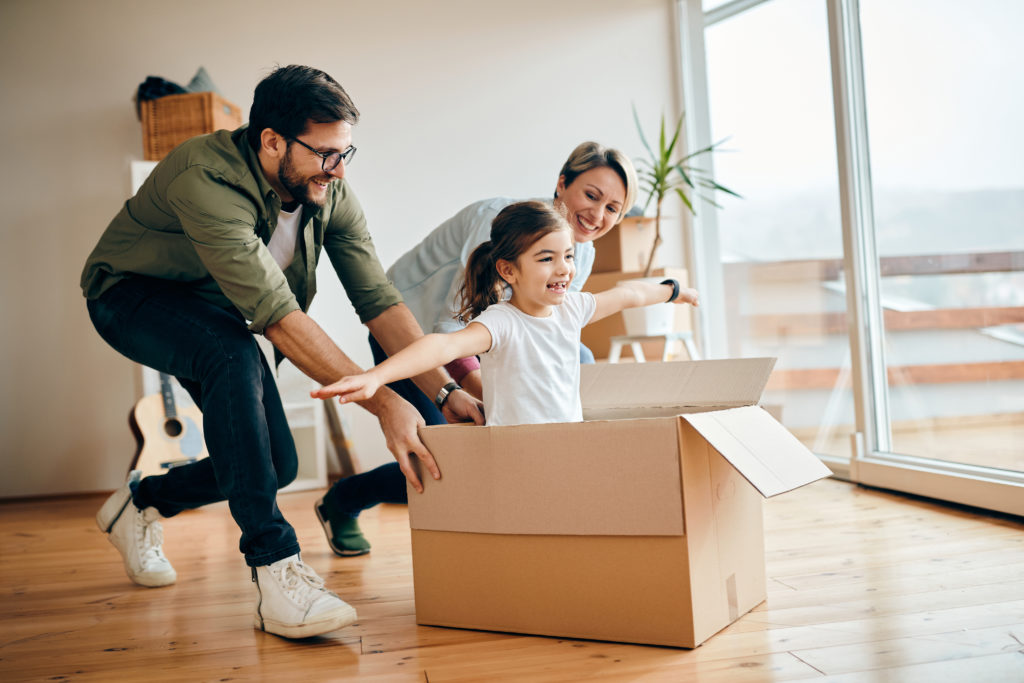 familia en vivienda protegida